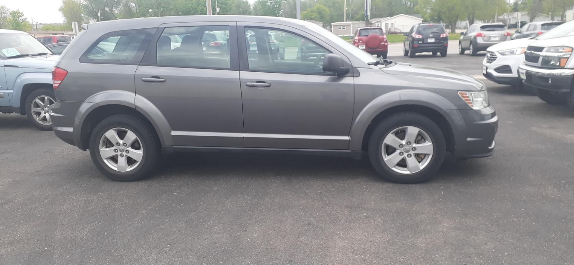 2013 Dodge Journey SE (3C4PDCAB0DT) with an 2.4L L4 DOHC 16V engine, 4-Speed Automatic transmission, located at 2015 Cambell Street, Rapid City, SD, 57701, (605) 342-8326, 44.066433, -103.191772 - CARFAX AVAILABLE - Photo#4